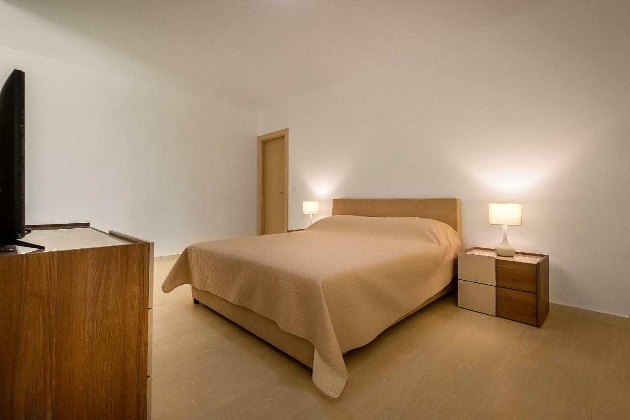 Adria Lux Apartments Sveti Stefan บุดวา ภายนอก รูปภาพ